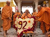  Senior sadhus honor Swamishri with a shawl of flowers