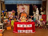  Swamishri performs his morning puja
