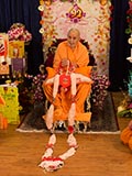  Sadhus honor Swamishri with garlands