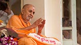  Swamishri blesses devotees