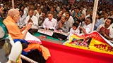 Devotees from Indore doing darshan of Swamishri