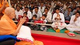  Devotees from Dhangla and Pipal doing darshan of Swamishri