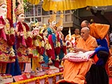  Swamishri performs pratishtha arti