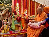  Swamishri performs pujan of murtis for Pipal Mandir