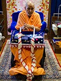 Sadhus honor Swamishri with a garland