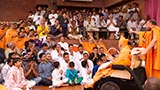 Devotees doing darshan of Swamishri