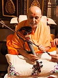 Swamishri sanctifies a violin