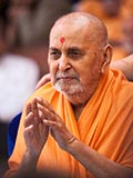  Swamishri blesses devotees