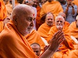  Swamishri blesses devotees