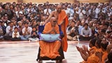  Swamishri greets devotees with 'Jai Swaminarayan'