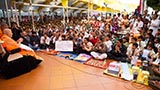  Devotees doing darshan of Swamishri