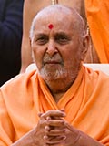 Swamishri greets devotees