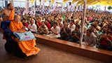  Devotees doing darshan of Swamishri