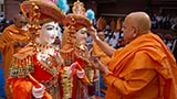  Pujya Ishwarcharan Swami performs pujan of murtis