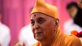  Swamishri greets devotees with 'Jai Swaminarayan'