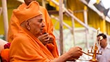  Swamishri performs pratishtha arti
