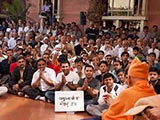  Devotees doing darshan of Swamishri