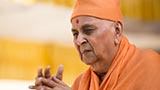  Swamishri greets devotees with 'Jai Swaminarayan'
