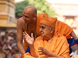  Swamishri blesses devotees