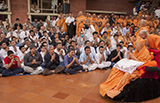  Devotees doing darshan of Swamishri