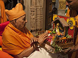  Swamishri engrossed in darshan of Shri Harikrishna Maharaj