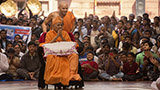  Swamishri greets devotees with 'Jai Swaminarayan'
