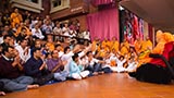  Devotees doing darshan of Swamishri