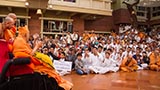  Devotees doing darshan of Swamishri