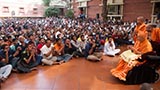  Devotees doing darshan of Swamishri