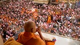  Swamishri arrives in the gallery