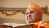  Swamishri greets devotees with 'Jai Swaminarayan'