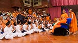 Devotees doing darshan of Swamishri
