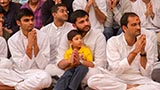 Devotees doing darshan of Swamishri