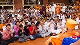 Devotees doing darshan of Swamishri