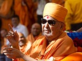Swamishri in a divine, jovial mood