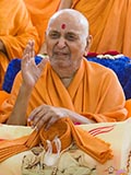 Swamishri in a divine, jovial mood