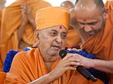 Swamishri blesses devotees
