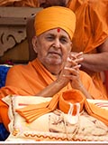 Swamishri bids 'Jai Swaminarayan' to devotees