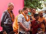 Devotees and wellwishers doing darshan of Swamishri