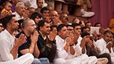  Swamishri greets devotees with 'Jai Swaminarayan'