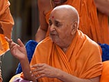  Swamishri blesses devotees
