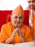  Swamishri blesses devotees