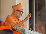Swamishri blesses devotees