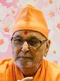  Swamishri engrossed in darshan of Thakorji