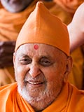 Swamishri in a divine, jovial mood