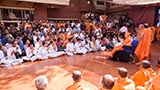  Devotees doing darshan of Swamishri