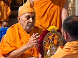  Swamishri engrossed in darshan
