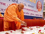  Pujya Tyagvallabh Swami performs pujan of shilas