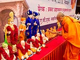  Pujya Mahant Swami performs pujan of murtis