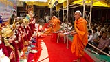  Senior sadhus perform arti of murtis